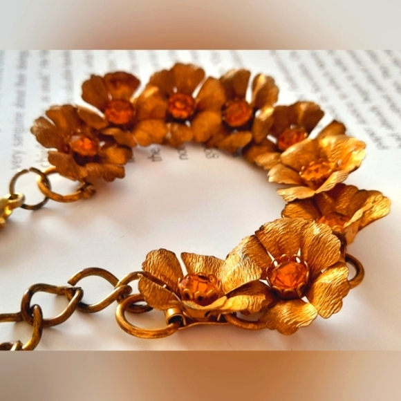 Gold Flower Bracelet With Gold Amber Rhinstones - Picture 1 of 6